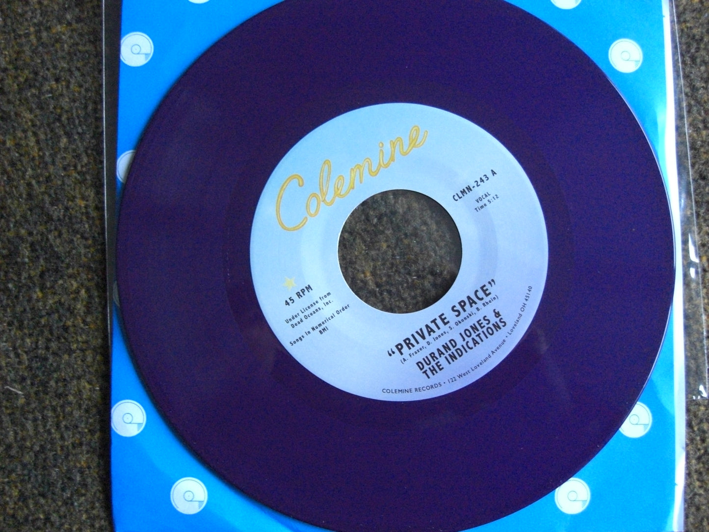 Durand Jones &amp; The Indications – Espacio Privado / Sea Of Love 7" morado